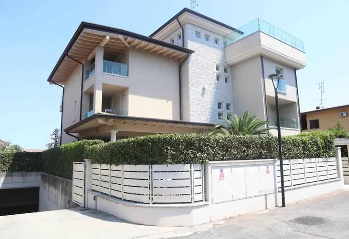 デセンツァーノ・デル・ガルダ Residenza Pucciniヴィラ 別荘