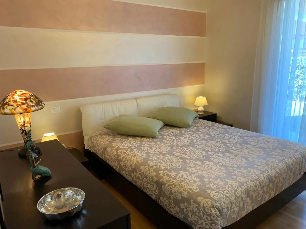 デセンツァーノ・デル・ガルダ Residenza Pucciniヴィラ