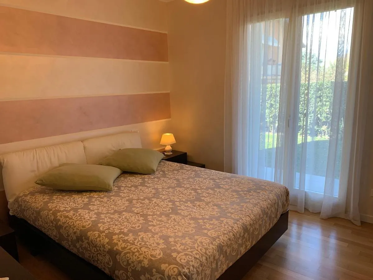 別荘 デセンツァーノ・デル・ガルダ Residenza Pucciniヴィラ